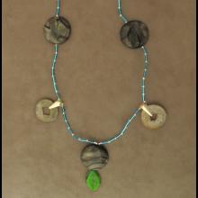 Collier avec 2 pi�ces en bronze
